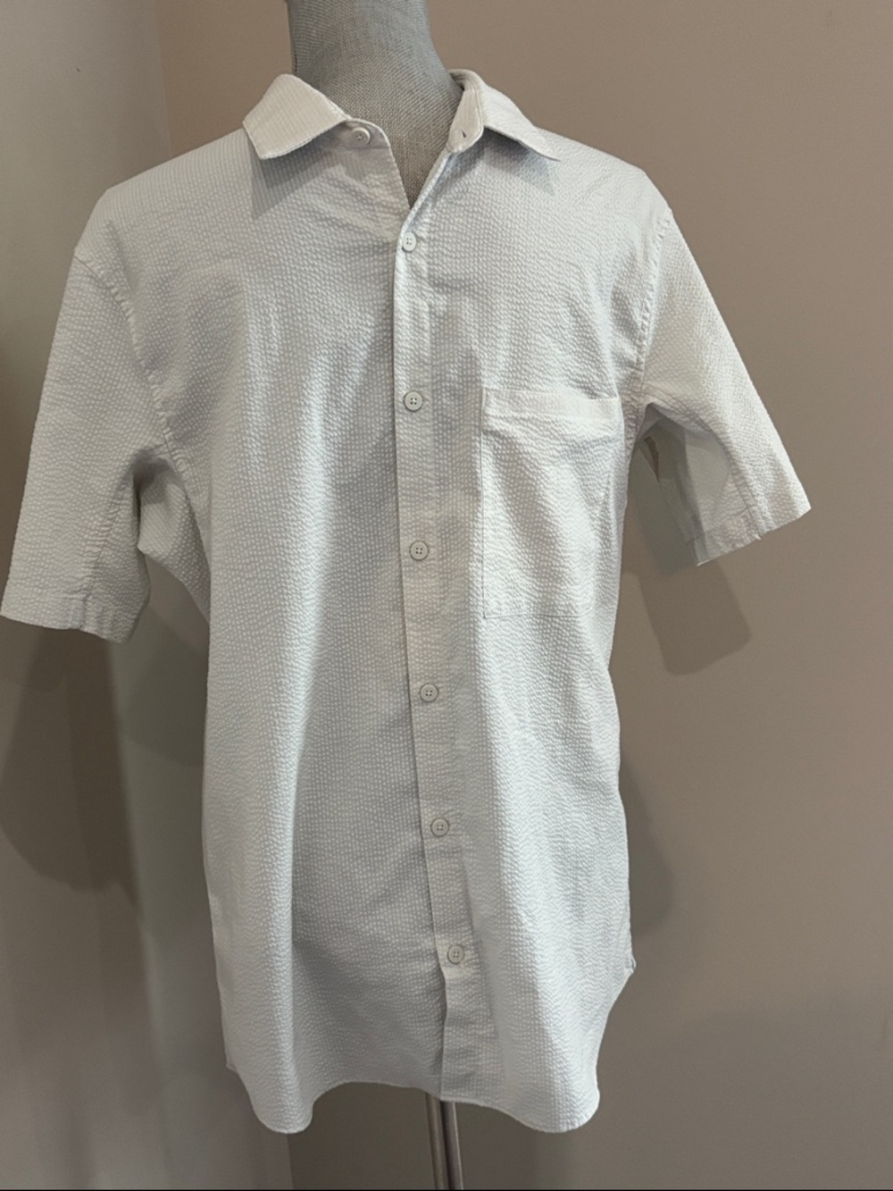 Lululemon Men's Short Sleeve Textured Button-Up Shirt — Light Gray
